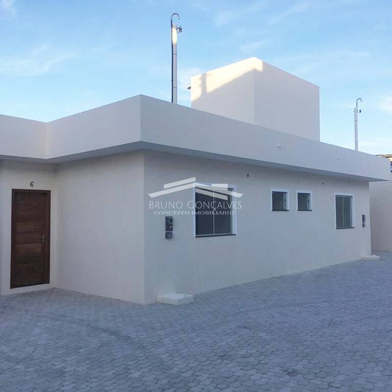 Casa à venda com 3 quartos, 71m² - Foto 1