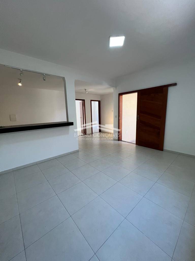 Casa à venda com 2 quartos, 300m² - Foto 1