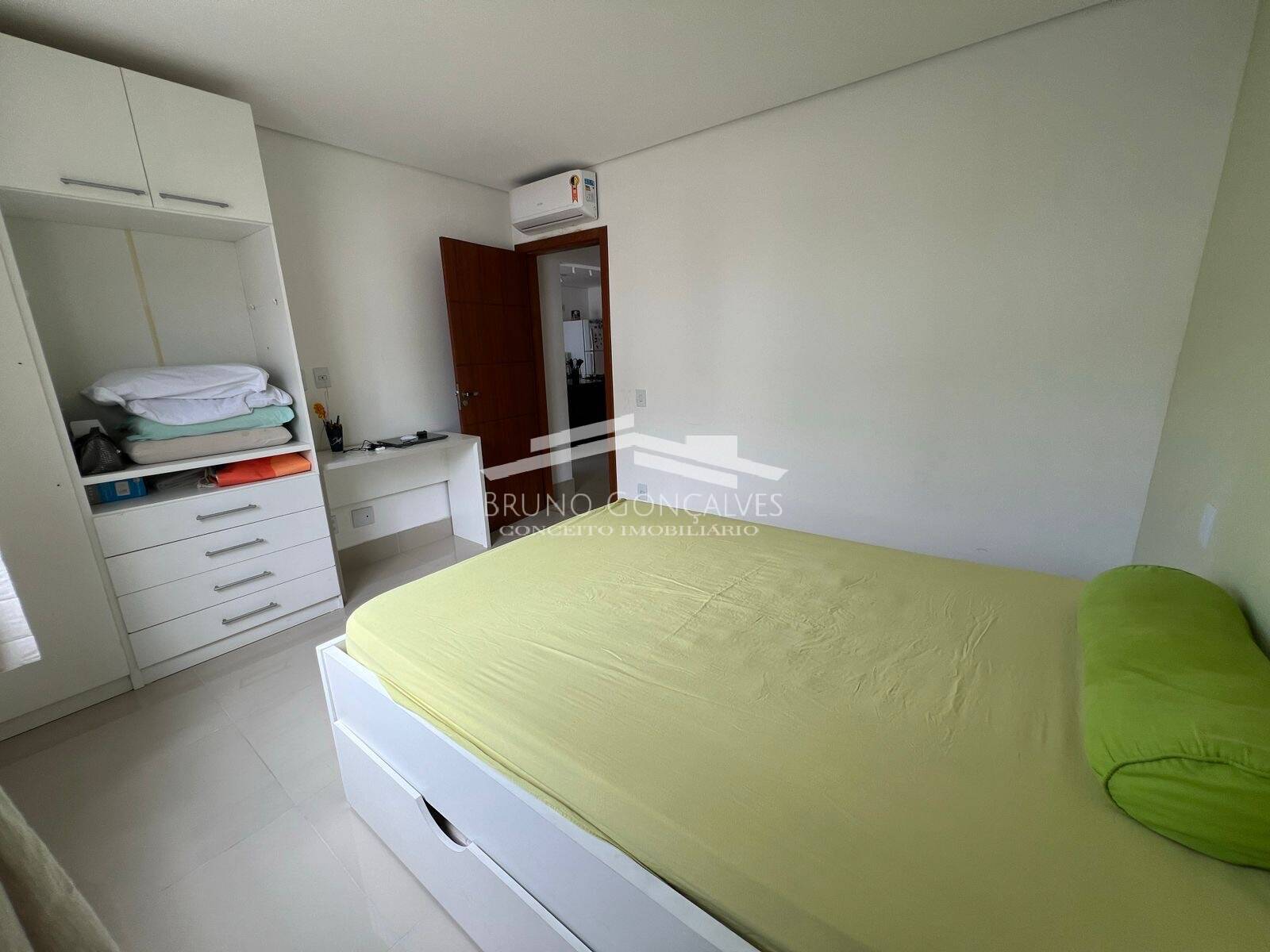 Apartamento à venda com 2 quartos, 70m² - Foto 2