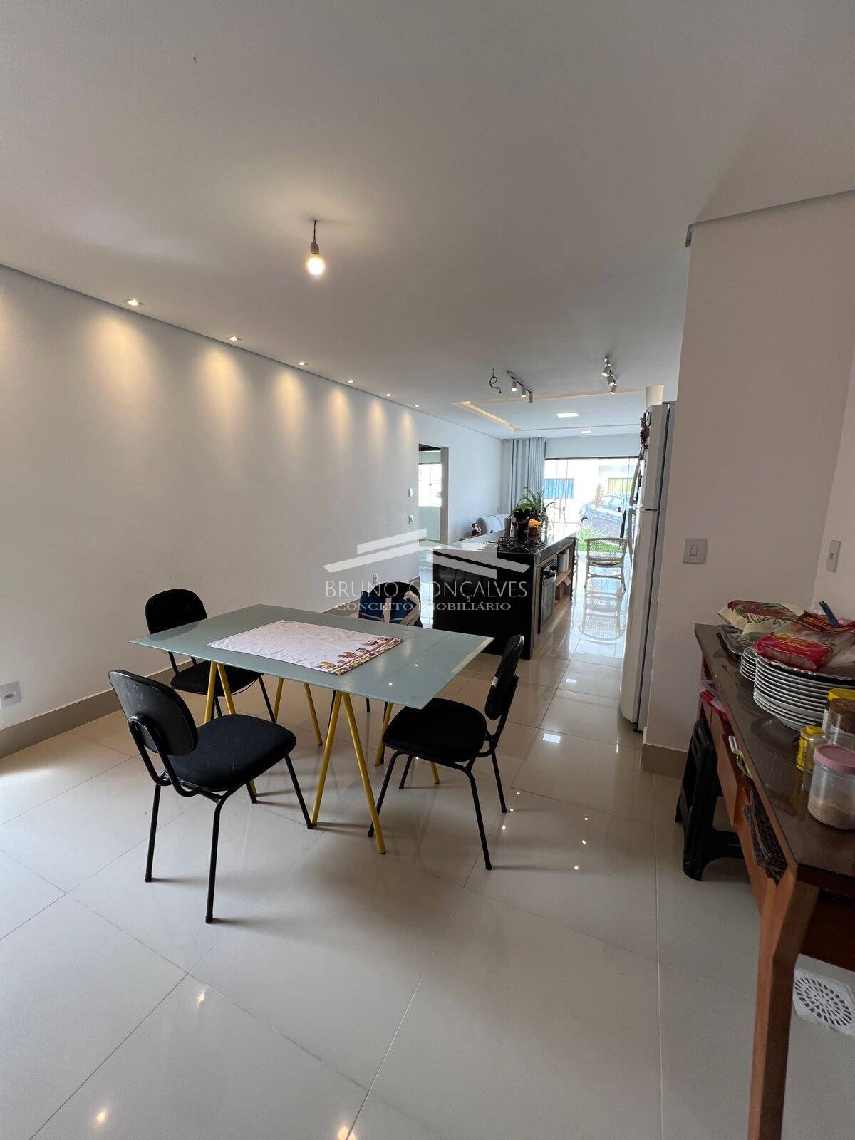 Apartamento à venda com 2 quartos, 70m² - Foto 4