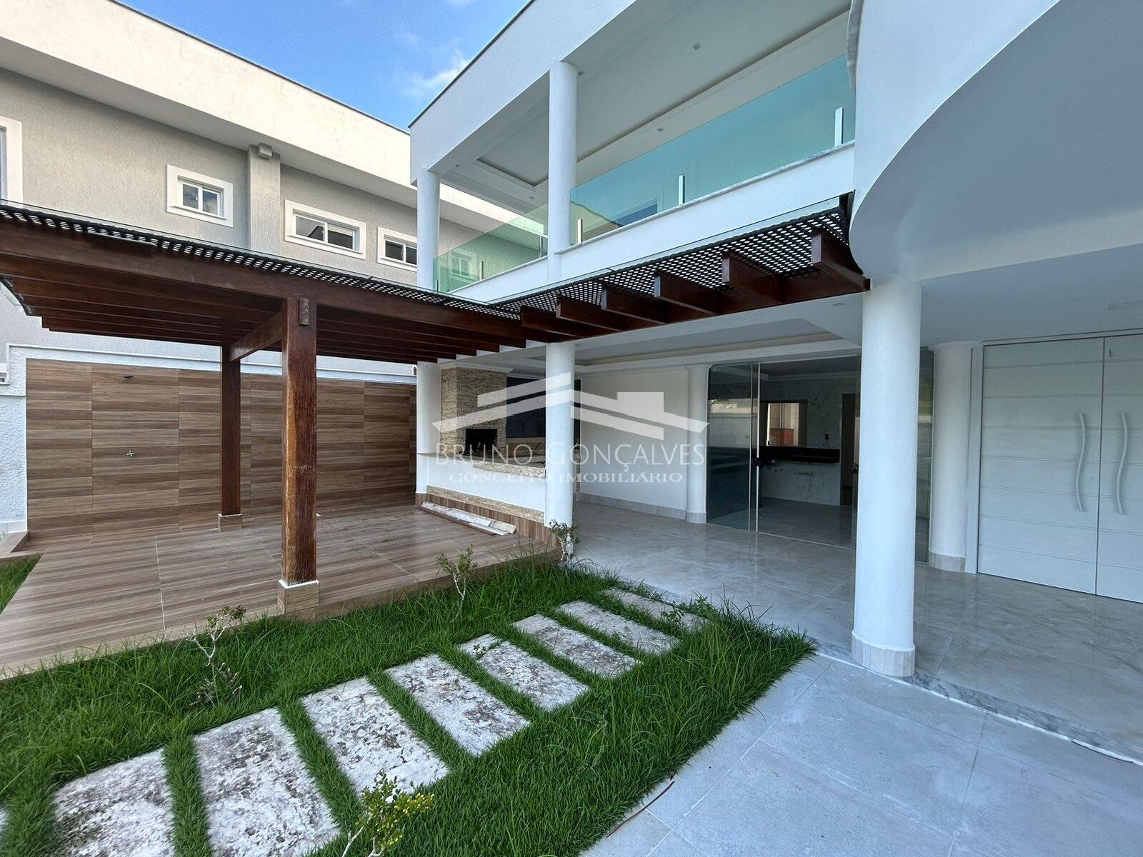 Casa à venda com 6 quartos, 400m² - Foto 2