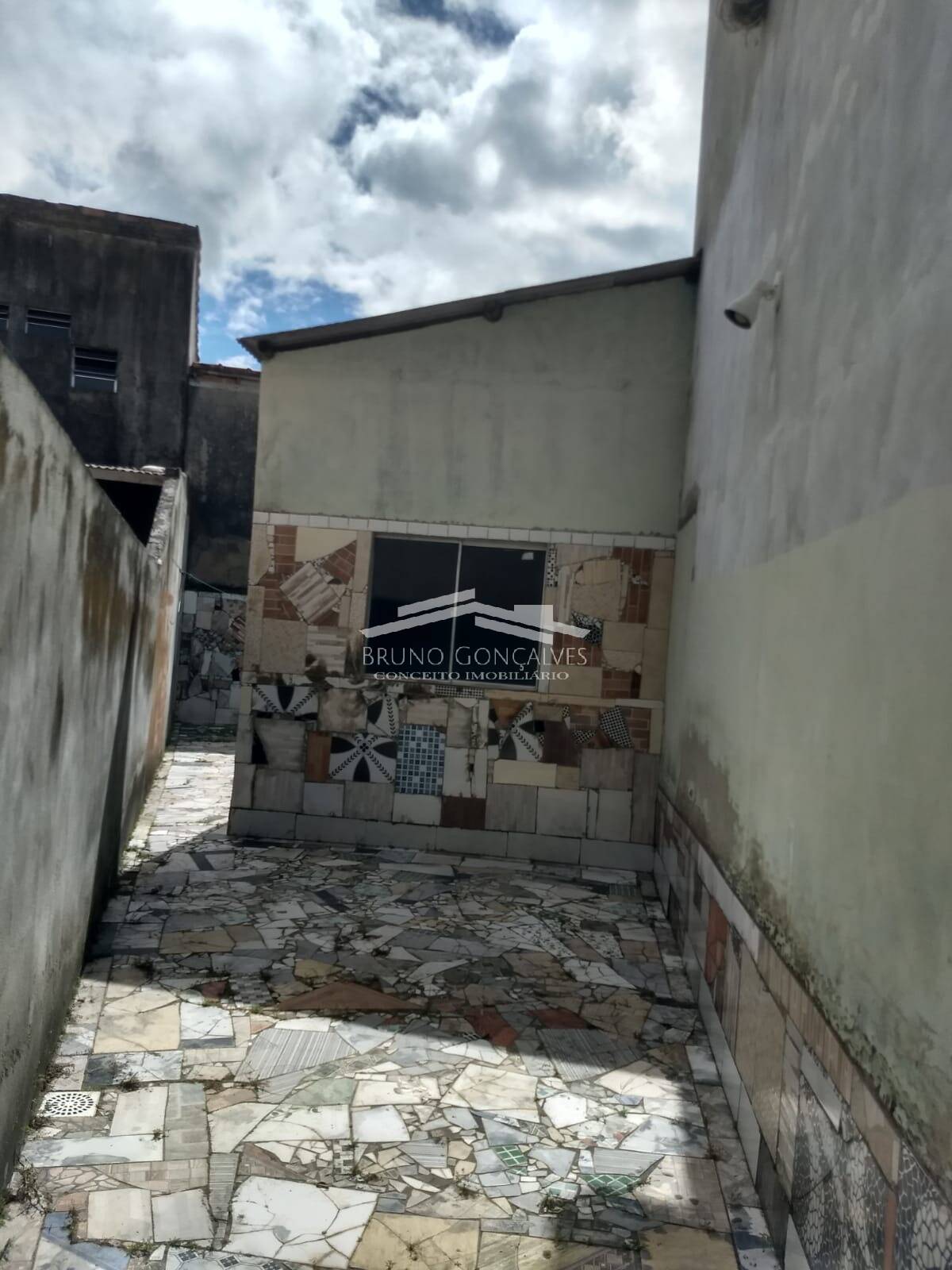 Casa à venda com 2 quartos, 200m² - Foto 2