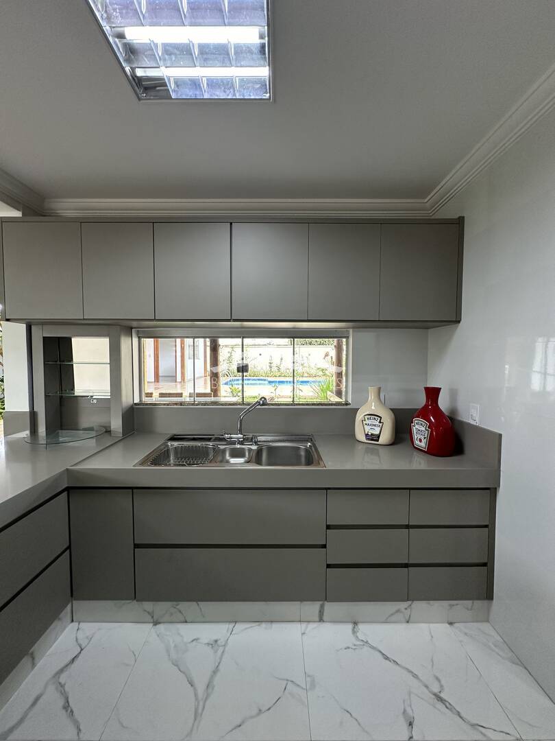 Casa à venda com 4 quartos, 320m² - Foto 11