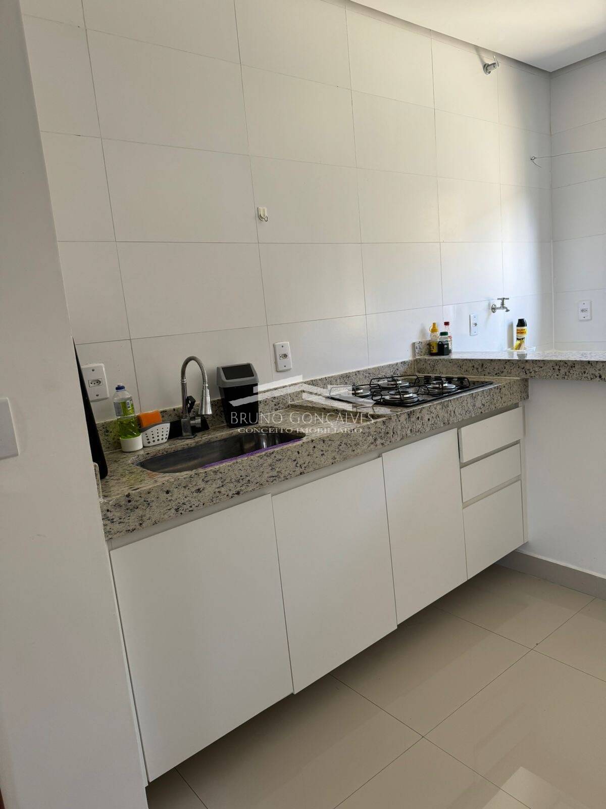 Apartamento à venda com 2 quartos, 70m² - Foto 4