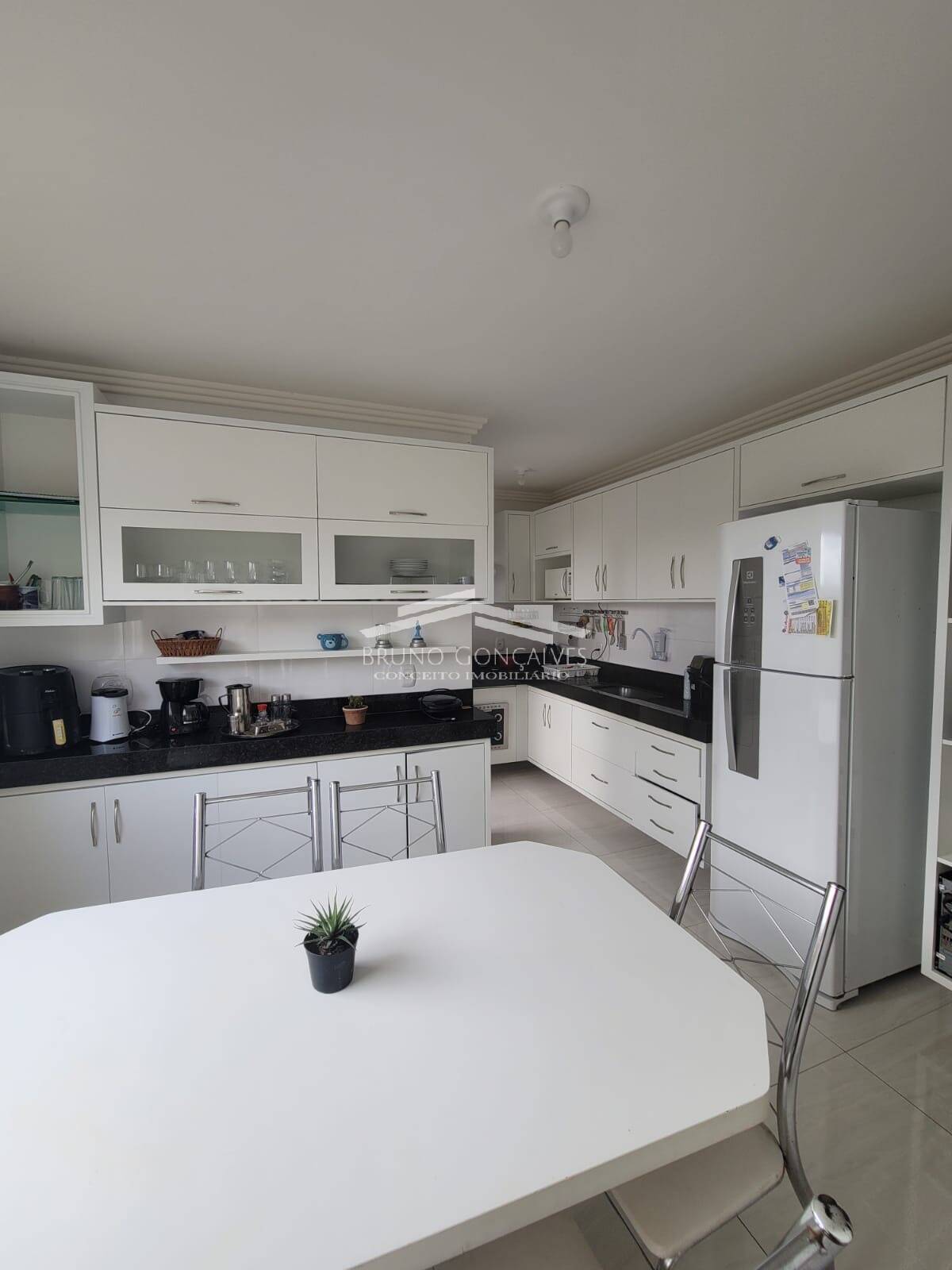 Apartamento à venda com 3 quartos, 107m² - Foto 7