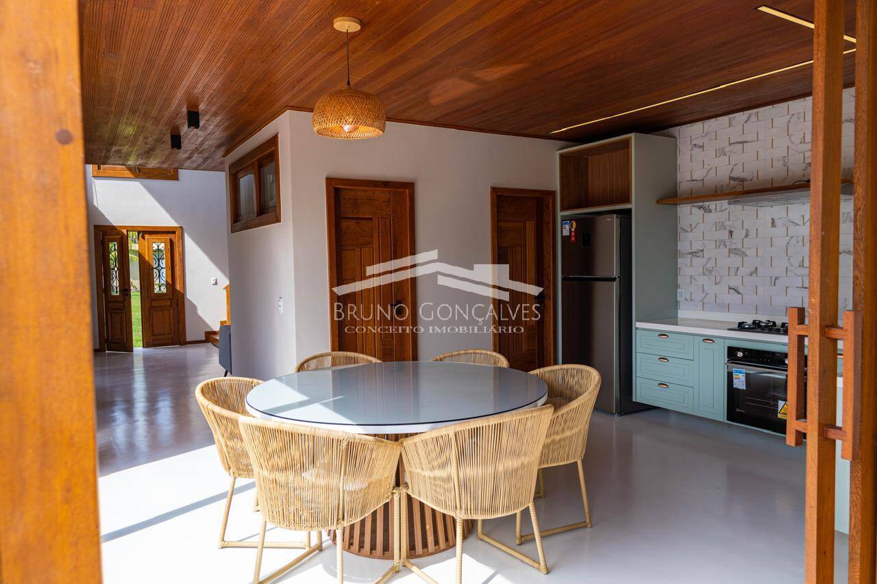 Casa à venda com 5 quartos, 265m² - Foto 4